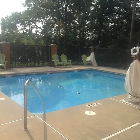 Garden Inn & Suites 